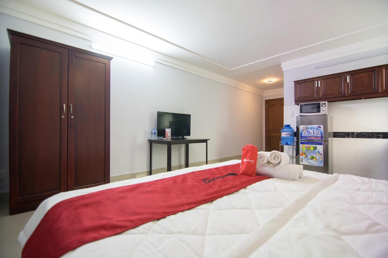 Reddoorz Near Hoa Lu Stadium Ho Chi Minh City Bagian luar foto