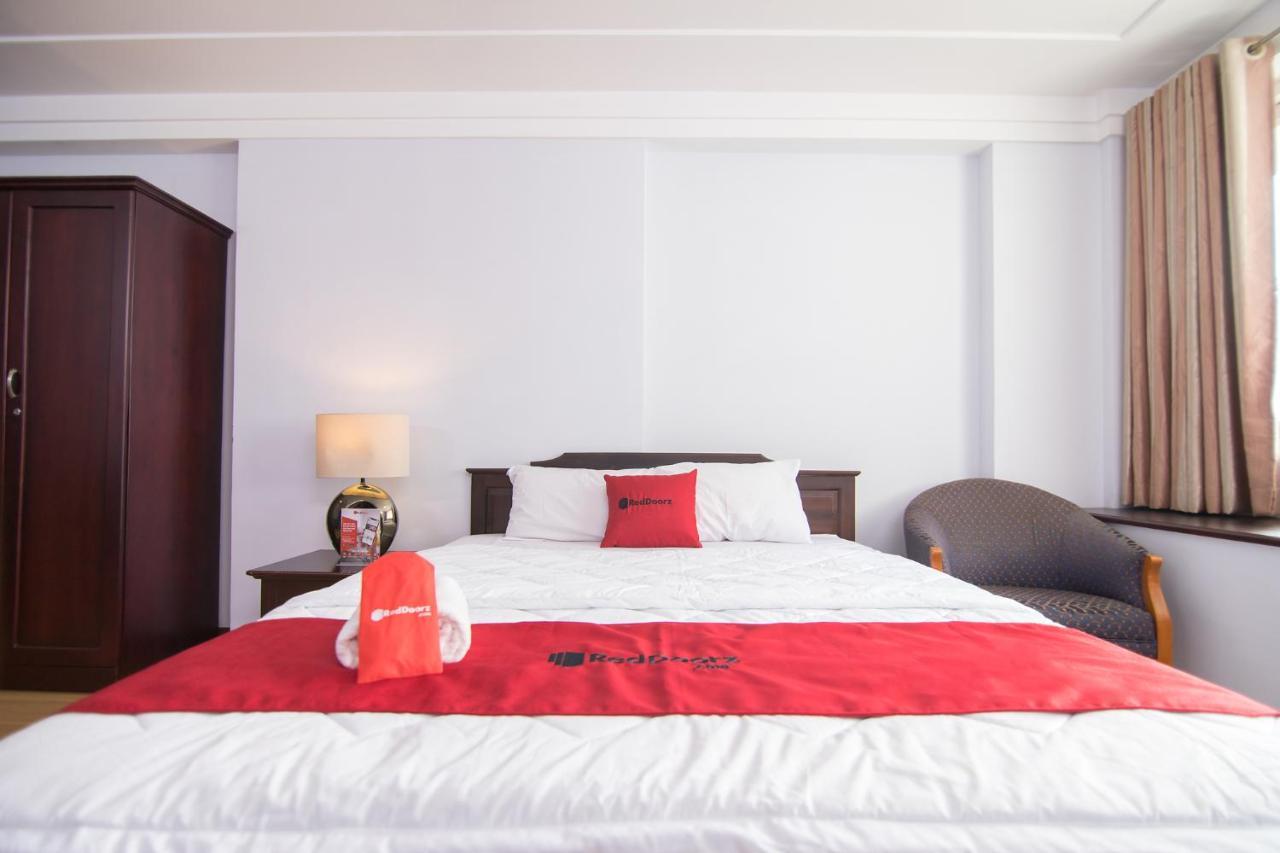 Reddoorz Near Hoa Lu Stadium Ho Chi Minh City Bagian luar foto