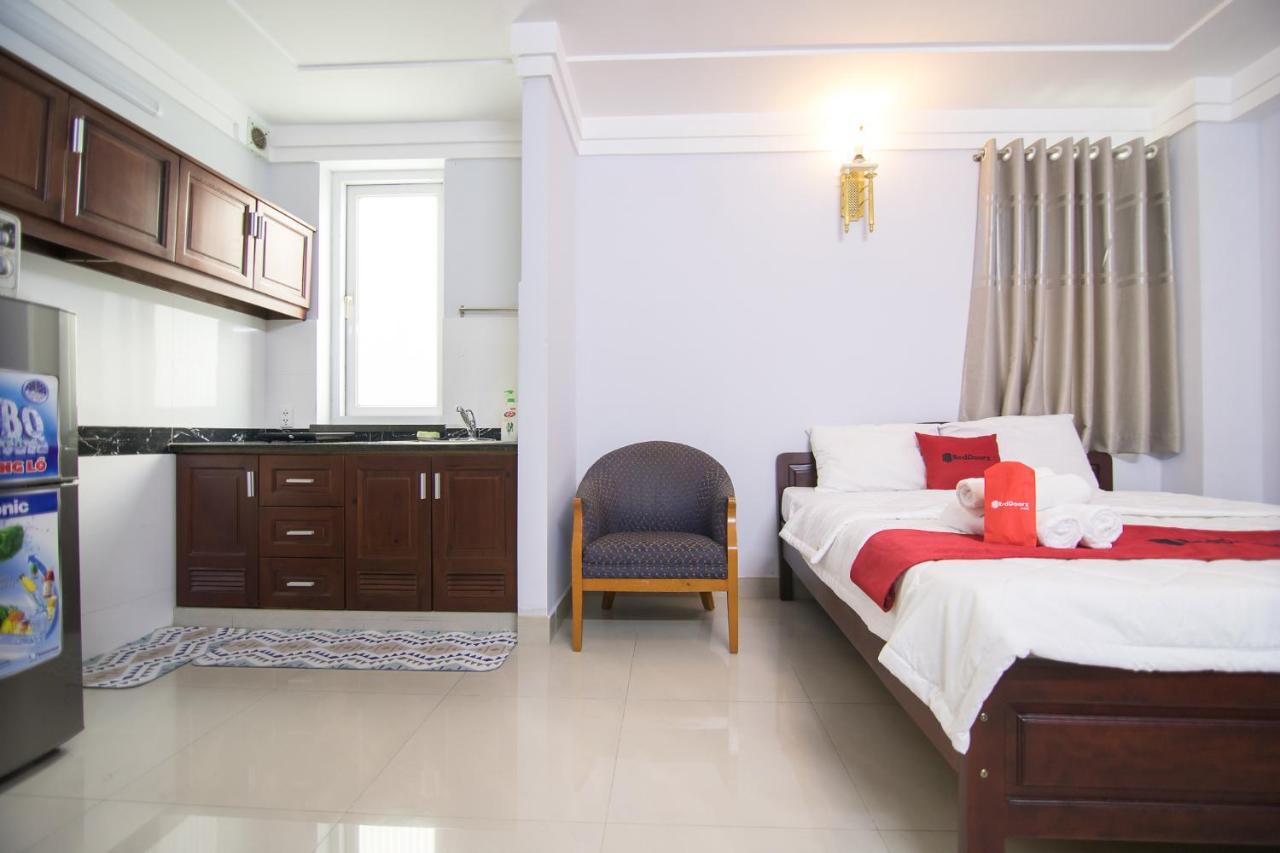 Reddoorz Near Hoa Lu Stadium Ho Chi Minh City Bagian luar foto
