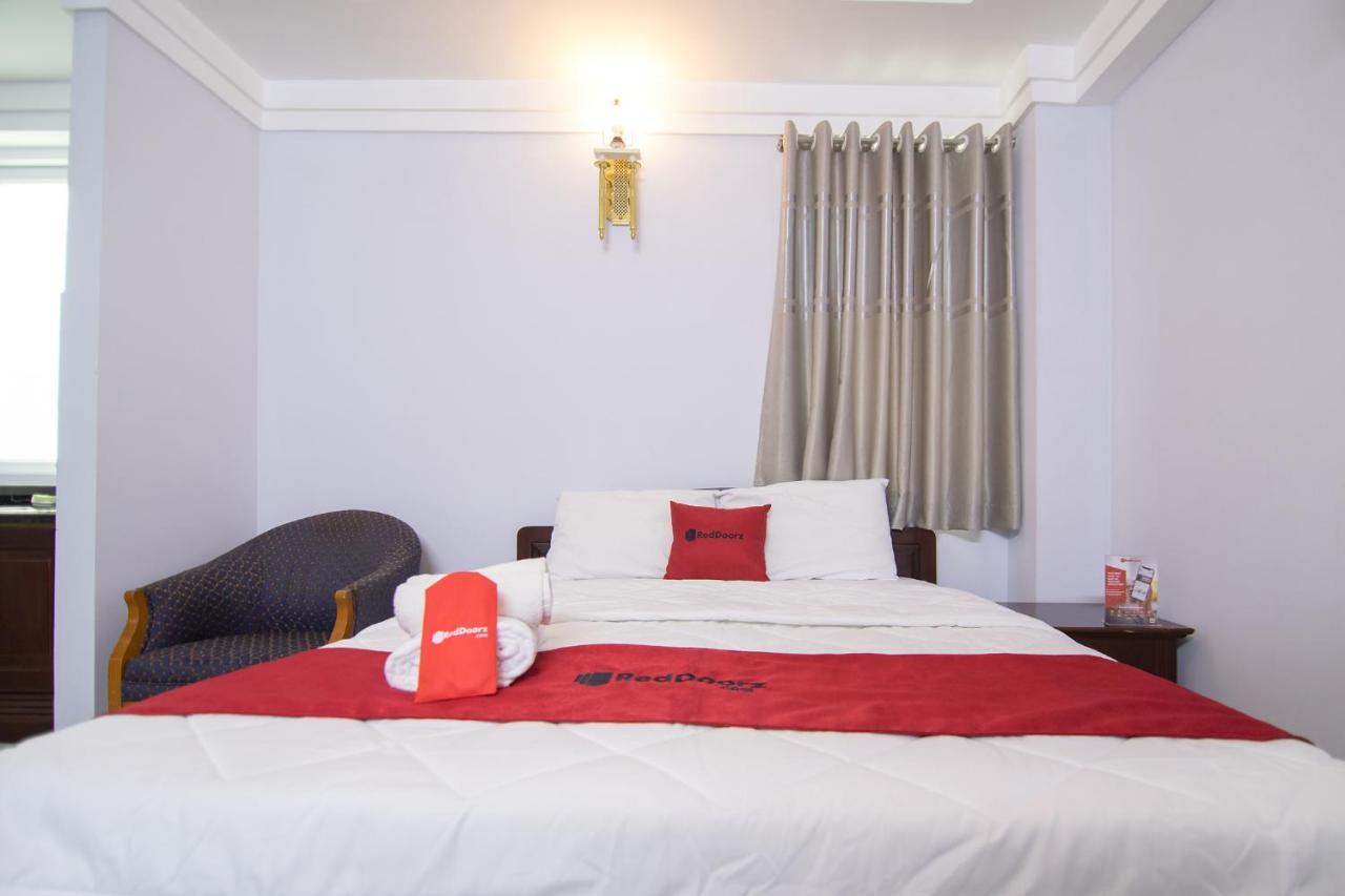 Reddoorz Near Hoa Lu Stadium Ho Chi Minh City Bagian luar foto