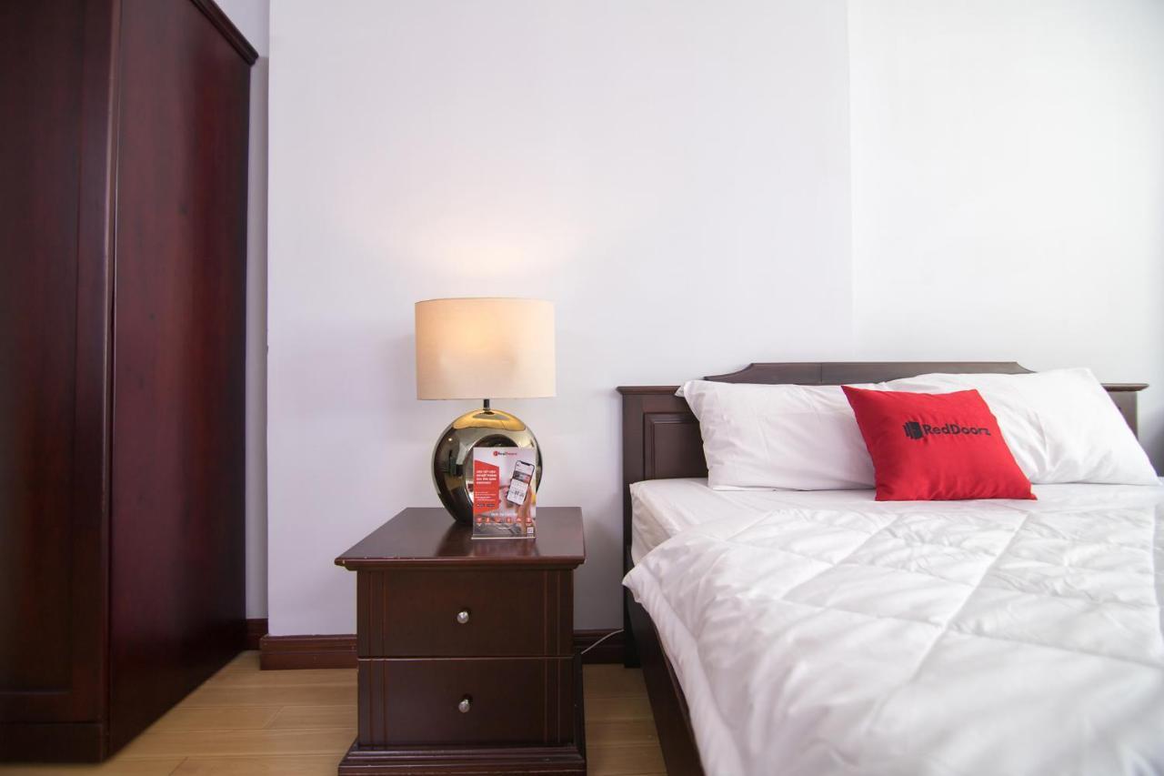 Reddoorz Near Hoa Lu Stadium Ho Chi Minh City Bagian luar foto