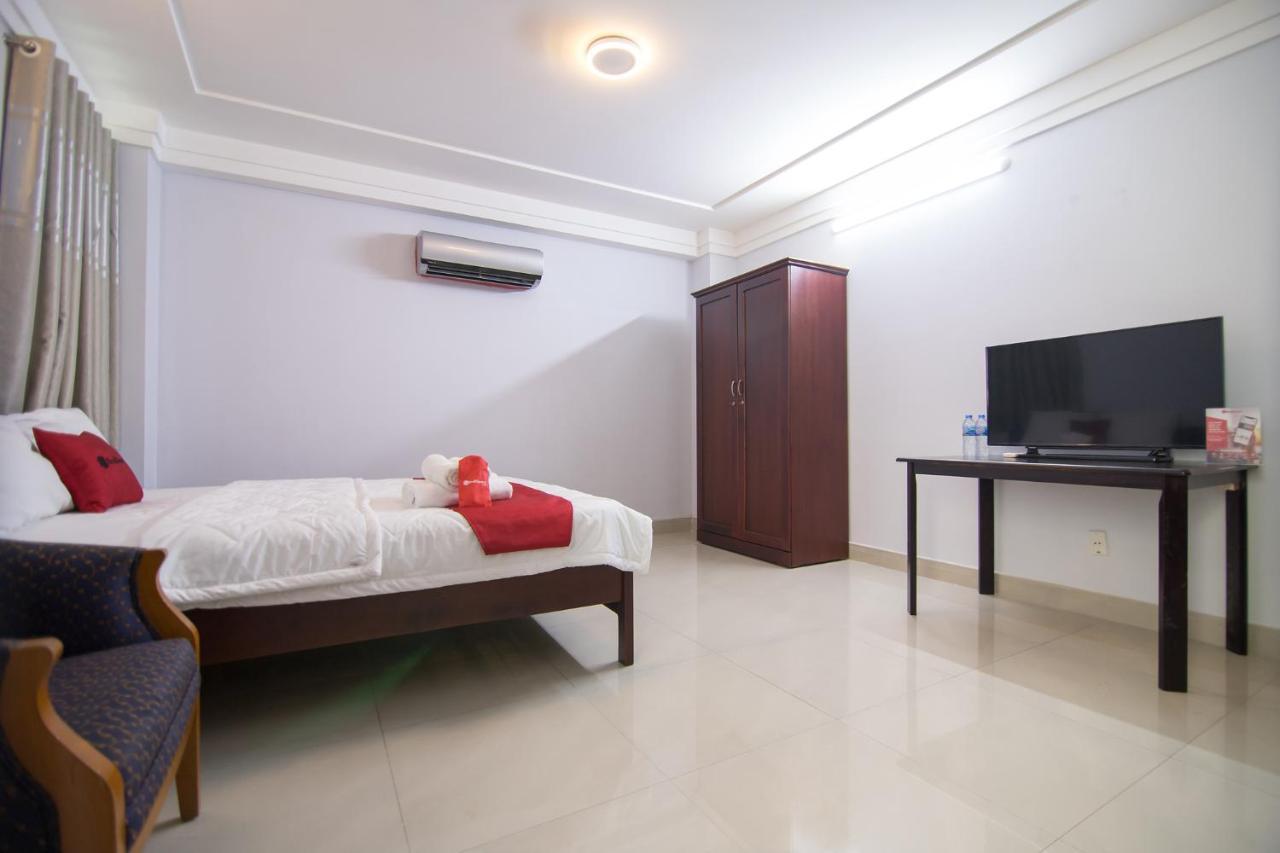 Reddoorz Near Hoa Lu Stadium Ho Chi Minh City Bagian luar foto