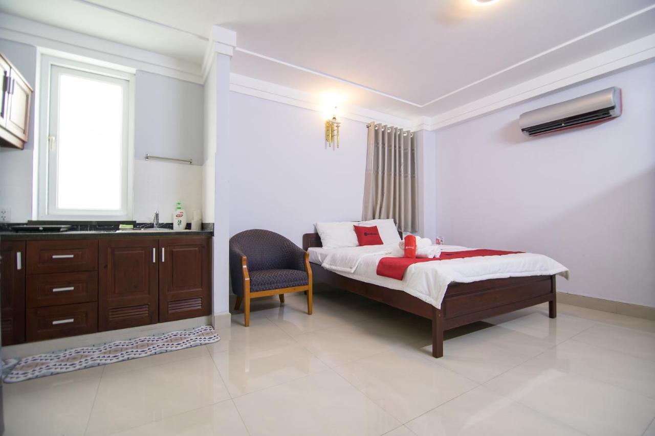 Reddoorz Near Hoa Lu Stadium Ho Chi Minh City Bagian luar foto