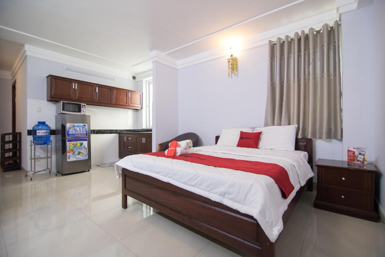 Reddoorz Near Hoa Lu Stadium Ho Chi Minh City Bagian luar foto