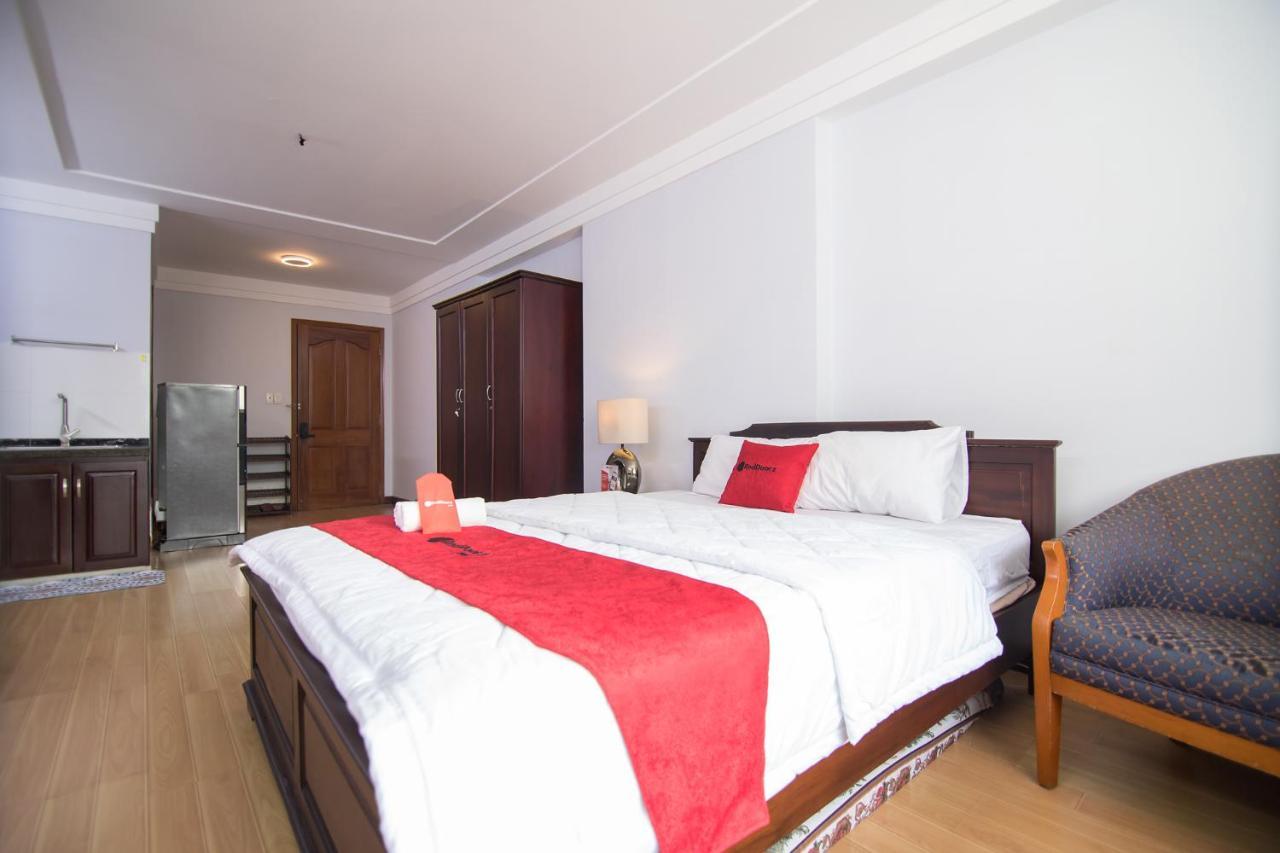 Reddoorz Near Hoa Lu Stadium Ho Chi Minh City Bagian luar foto