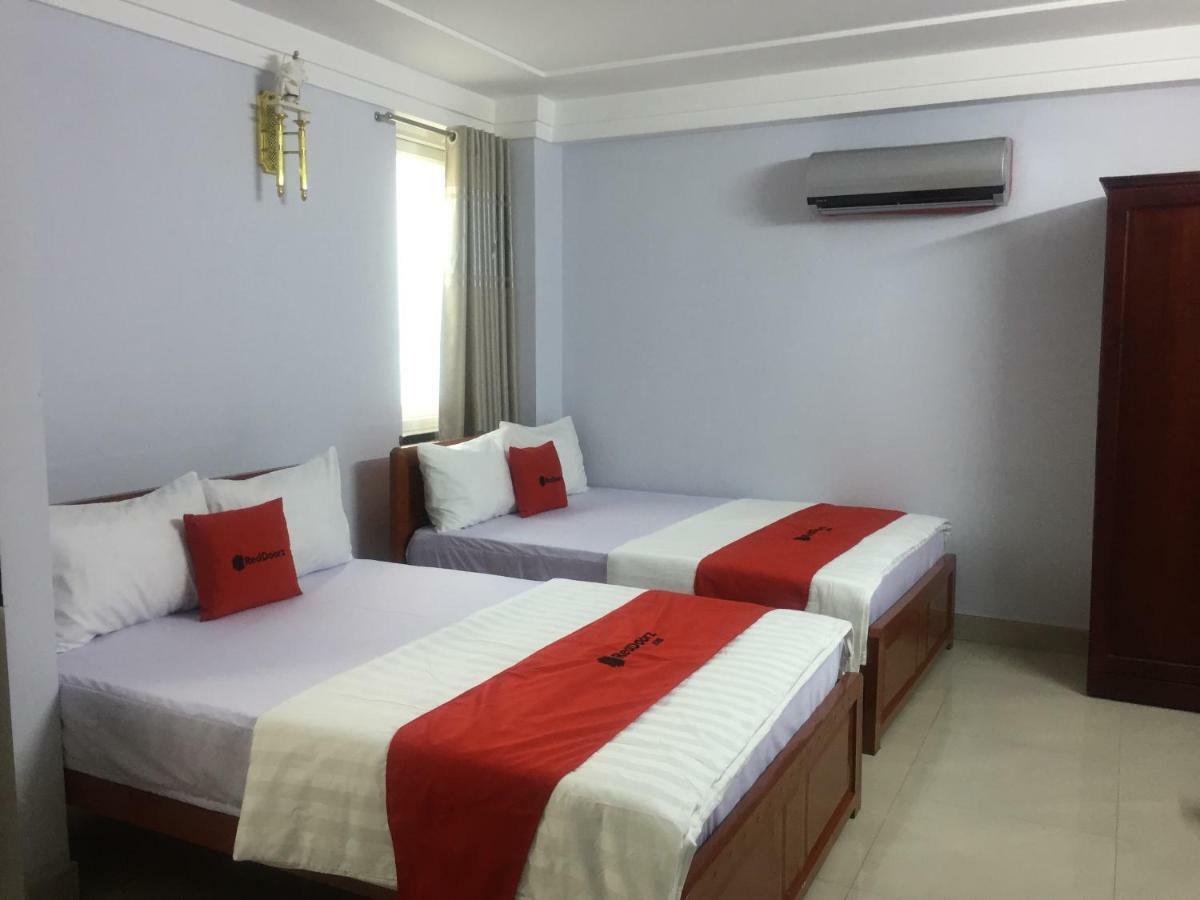 Reddoorz Near Hoa Lu Stadium Ho Chi Minh City Bagian luar foto
