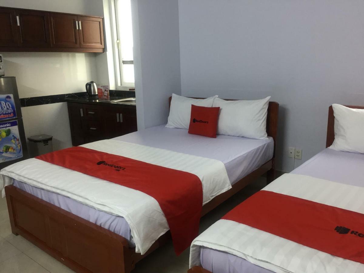 Reddoorz Near Hoa Lu Stadium Ho Chi Minh City Bagian luar foto